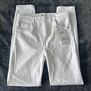 Closet Clean Out Sale!!!!!!NWT Zara White Denim High Rise Skinny Jeans in size 8